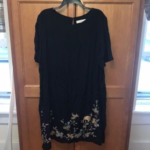 Fun, flowy dress perfect for spring, never worn!